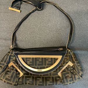 Vintage Fendi baguette bag 2000s